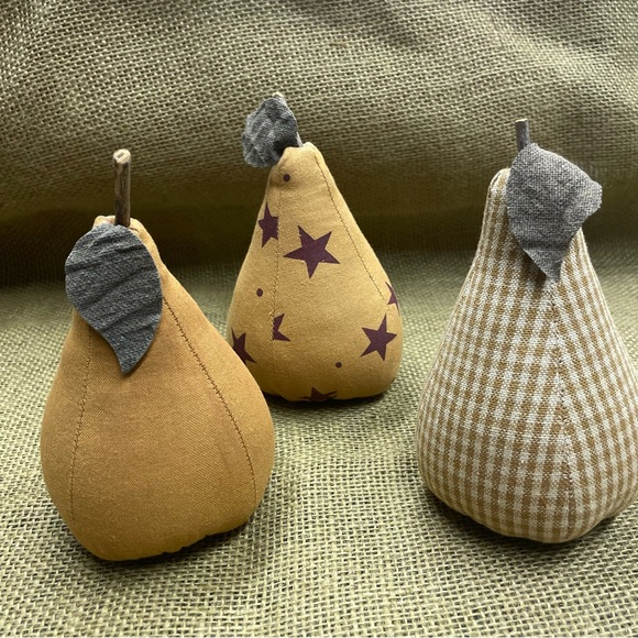 Homespun Pears, Set of 3 Cloth Pears in charming design. - Picture 5 of 6